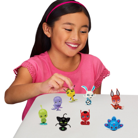 MIRACULOUS BIEDRONKA Box FIGURKA KWAMI Niespodzianka 1szt. PLAYMATES 50500 MIRACULOUS BIEDRONKA Box FIGURKA KWAMI Niespodzianka 1szt. PLAYMATES 50500